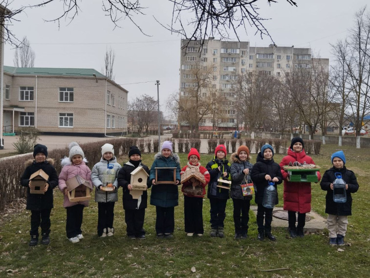 "Каждой пичужке - кормушка".